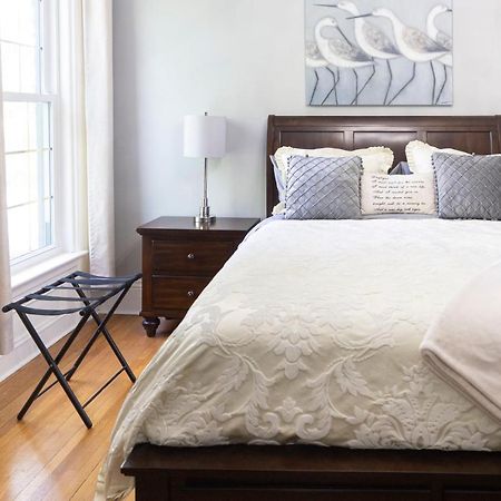 Anneken 1000 Islands B&B Luxury Suites & Spa Brockville Bagian luar foto