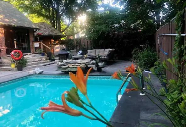 Anneken 1000 Islands B&B Luxury Suites & Spa Brockville Bagian luar foto
