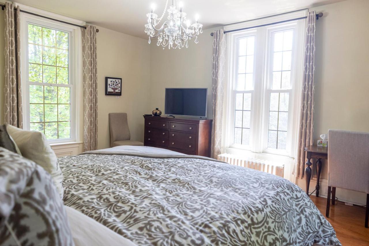 Anneken 1000 Islands B&B Luxury Suites & Spa Brockville Bagian luar foto