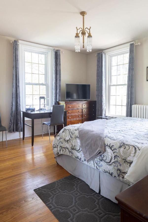 Anneken 1000 Islands B&B Luxury Suites & Spa Brockville Bagian luar foto