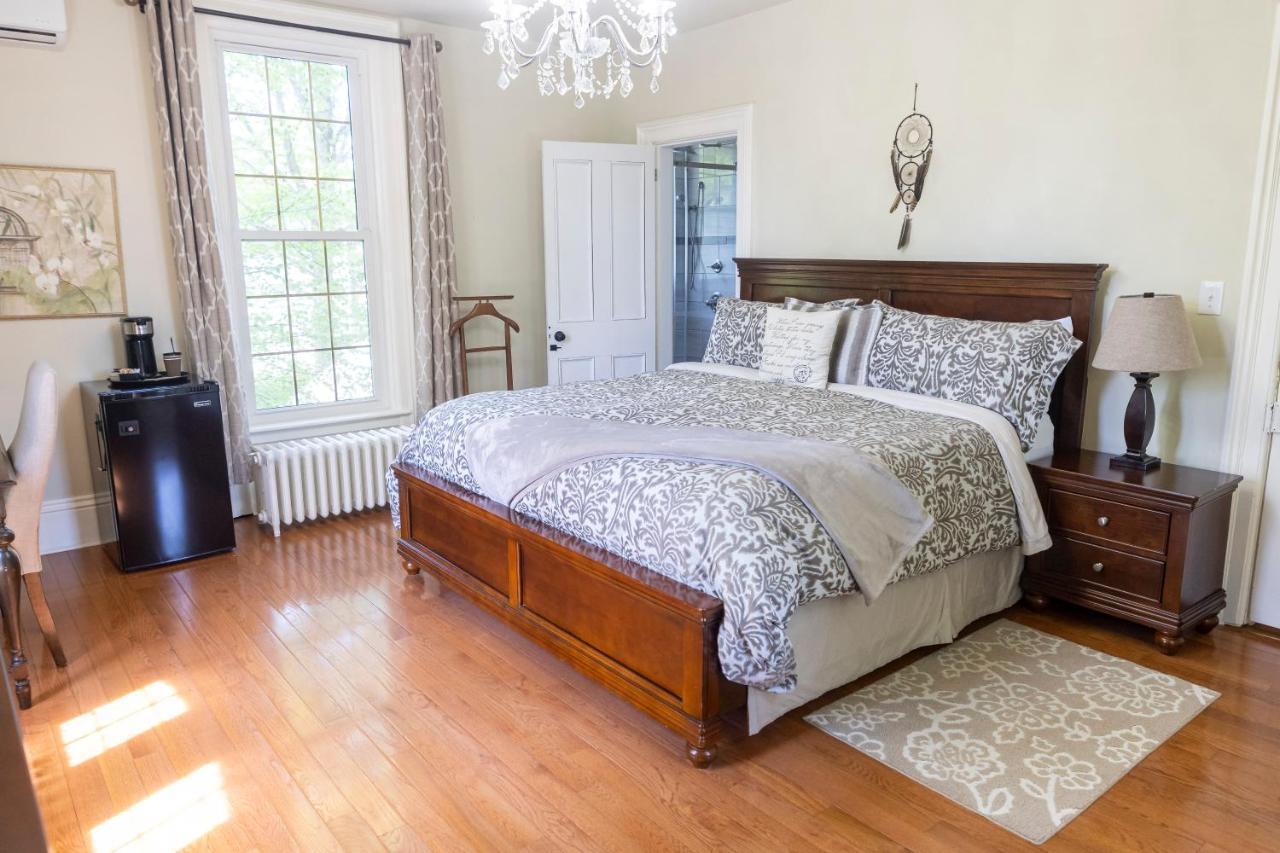 Anneken 1000 Islands B&B Luxury Suites & Spa Brockville Bagian luar foto