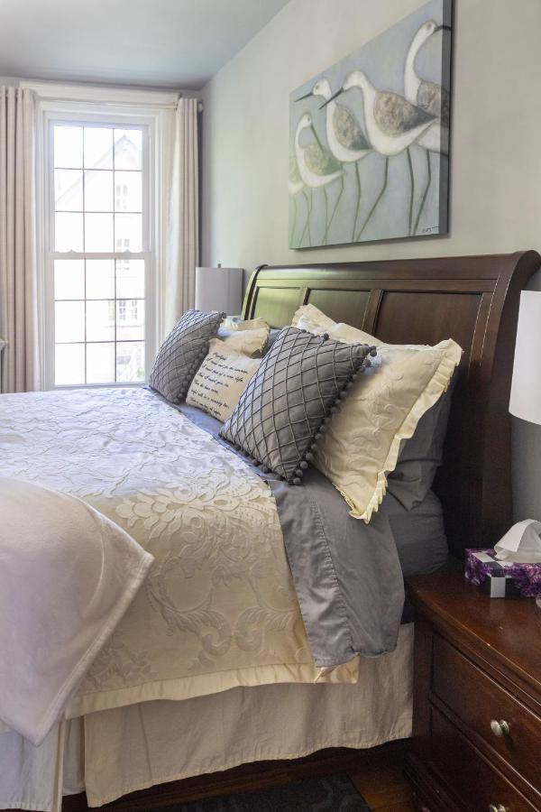 Anneken 1000 Islands B&B Luxury Suites & Spa Brockville Bagian luar foto