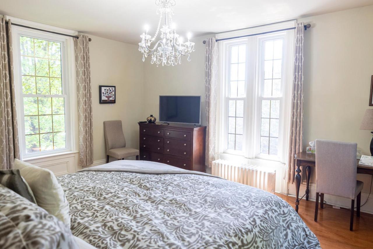 Anneken 1000 Islands B&B Luxury Suites & Spa Brockville Bagian luar foto