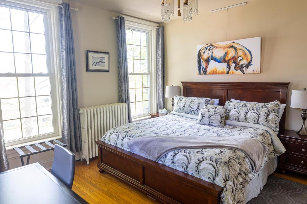 Anneken 1000 Islands B&B Luxury Suites & Spa Brockville Bagian luar foto