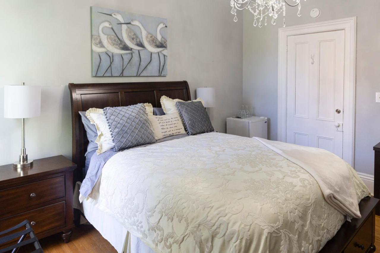 Anneken 1000 Islands B&B Luxury Suites & Spa Brockville Bagian luar foto