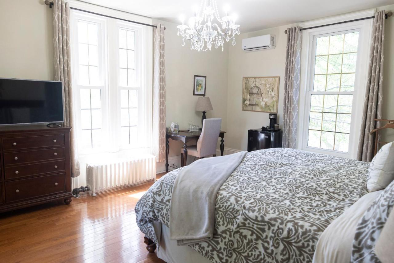 Anneken 1000 Islands B&B Luxury Suites & Spa Brockville Bagian luar foto
