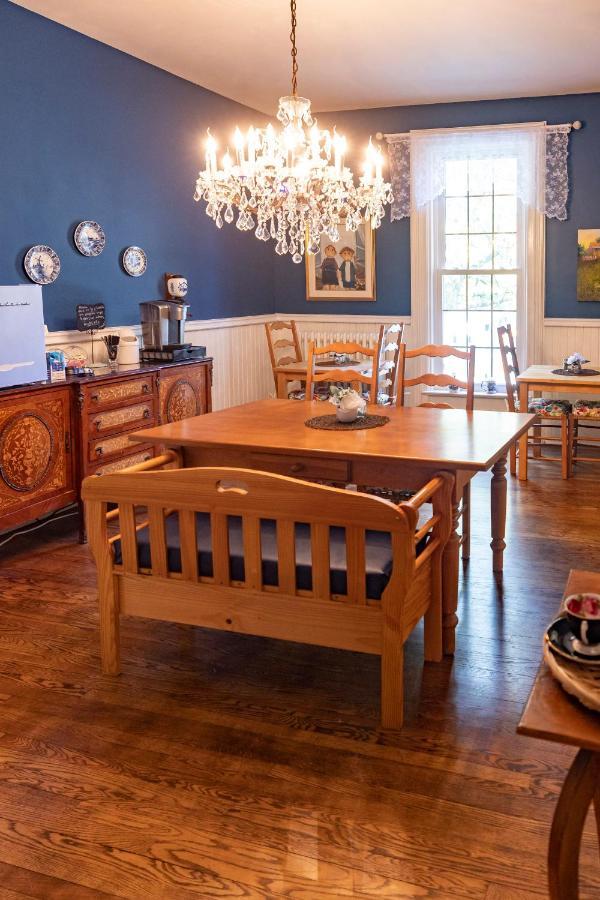 Anneken 1000 Islands B&B Luxury Suites & Spa Brockville Bagian luar foto